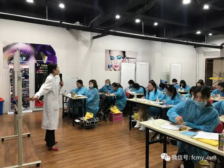 培训化妆学费多少_培训学费化妆多少钱_化妆培训学费