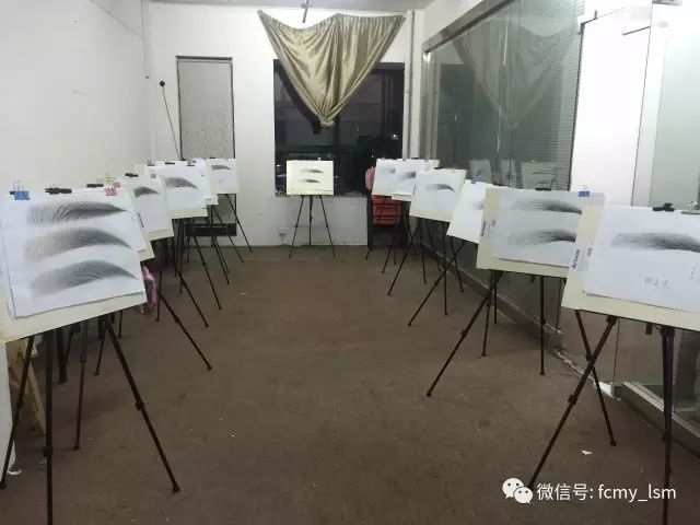 培训化妆学费多少_培训学费化妆多少钱_化妆培训学费