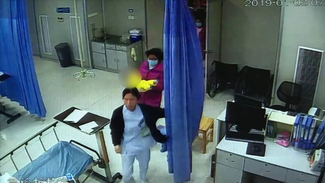 



心痛！男婴刚满百日 与爸妈同睡一晚后再也没醒来
