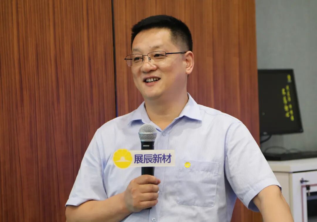 大家一起参观了展辰印象文化馆,观看了展辰纪录片,并在陈冰董事长的