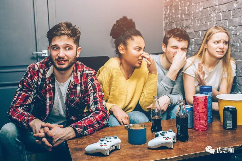 穿别人的衣服会被传染狐臭吗？5种方法判断自己是否有狐臭！