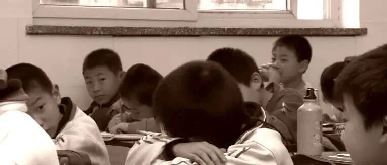 双减政策下家长却更焦虑了，让孩子安心“躺平”？