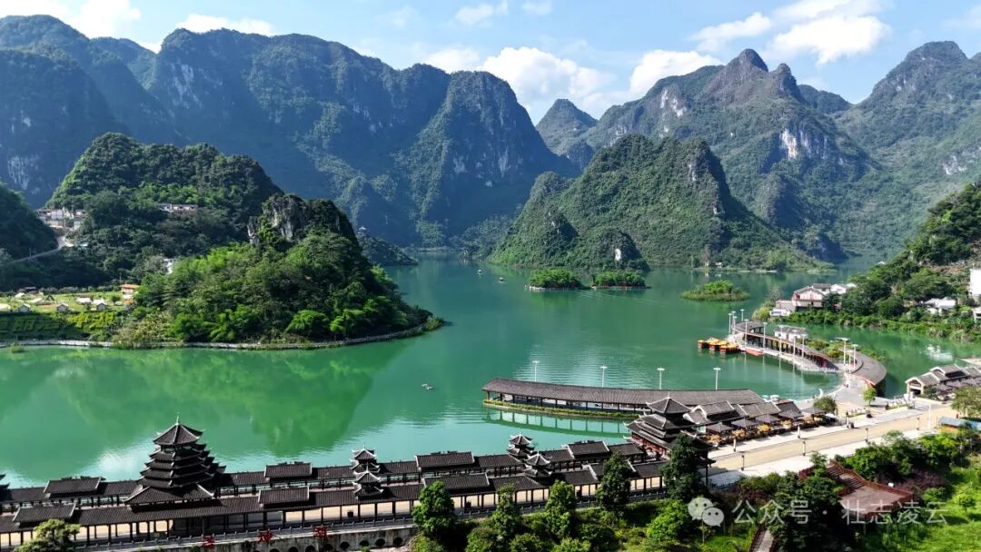 31位海外华文媒体代表到凌云县考察采访 - 凌云动态 - 广西百色凌云县