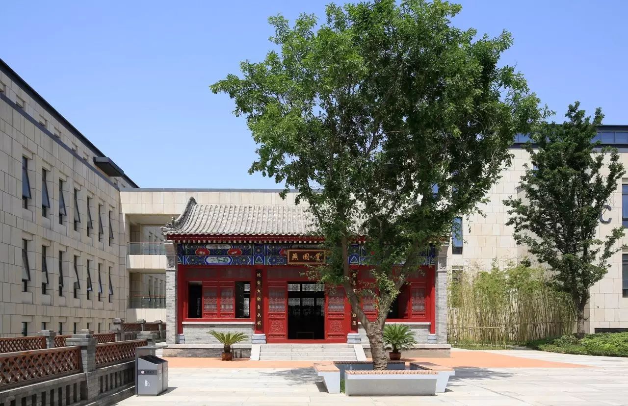 同时,北京大学光华学院西安分院的设计过程,是一次寻求建筑地域文化