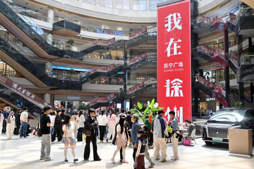 DSC_3640五一假期，中心商圈消费火热。.JPG