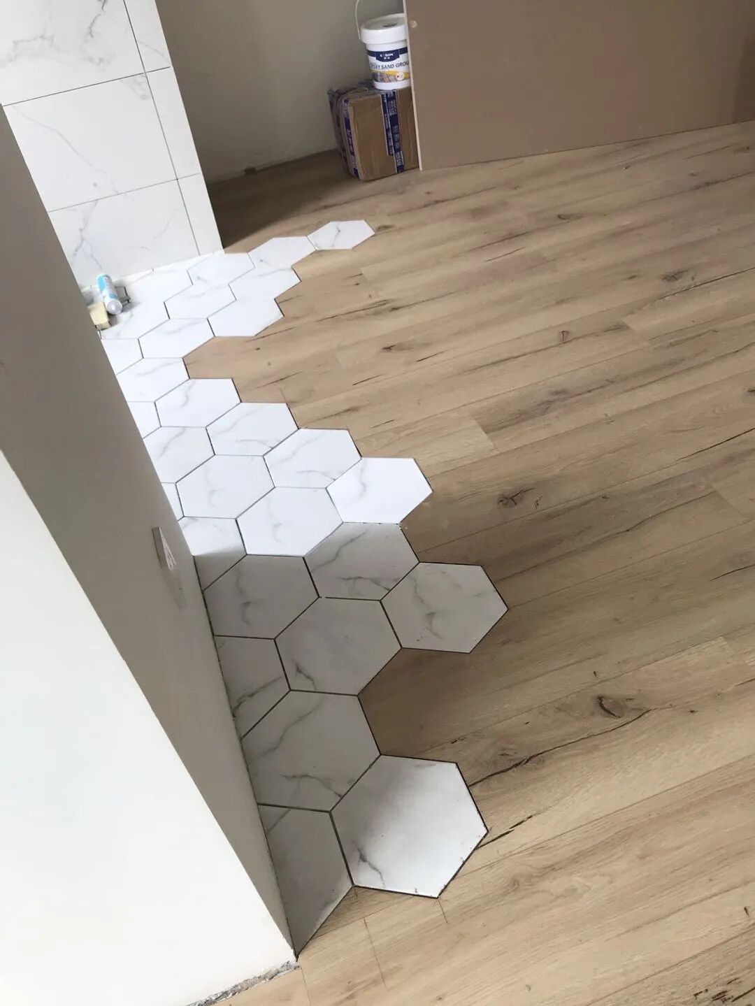 地板工字铺三六九铺_地板上可以铺木地板吗_地板横着铺还是竖着铺