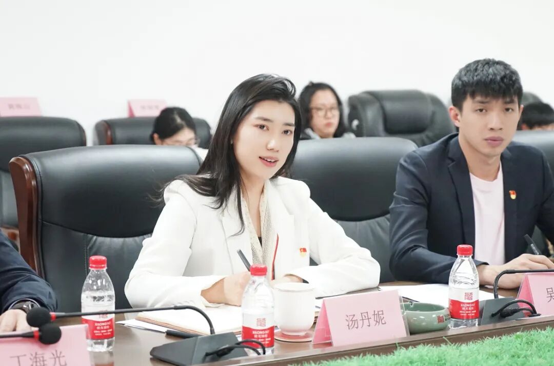 汤姐主持.jpg