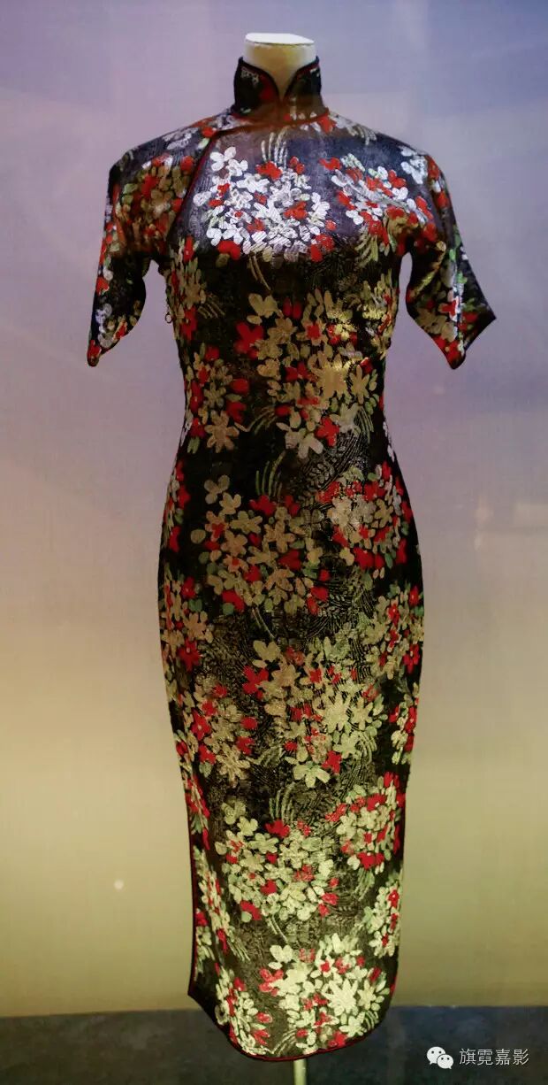 黑色织金锦印花短袖旗袍,1930年