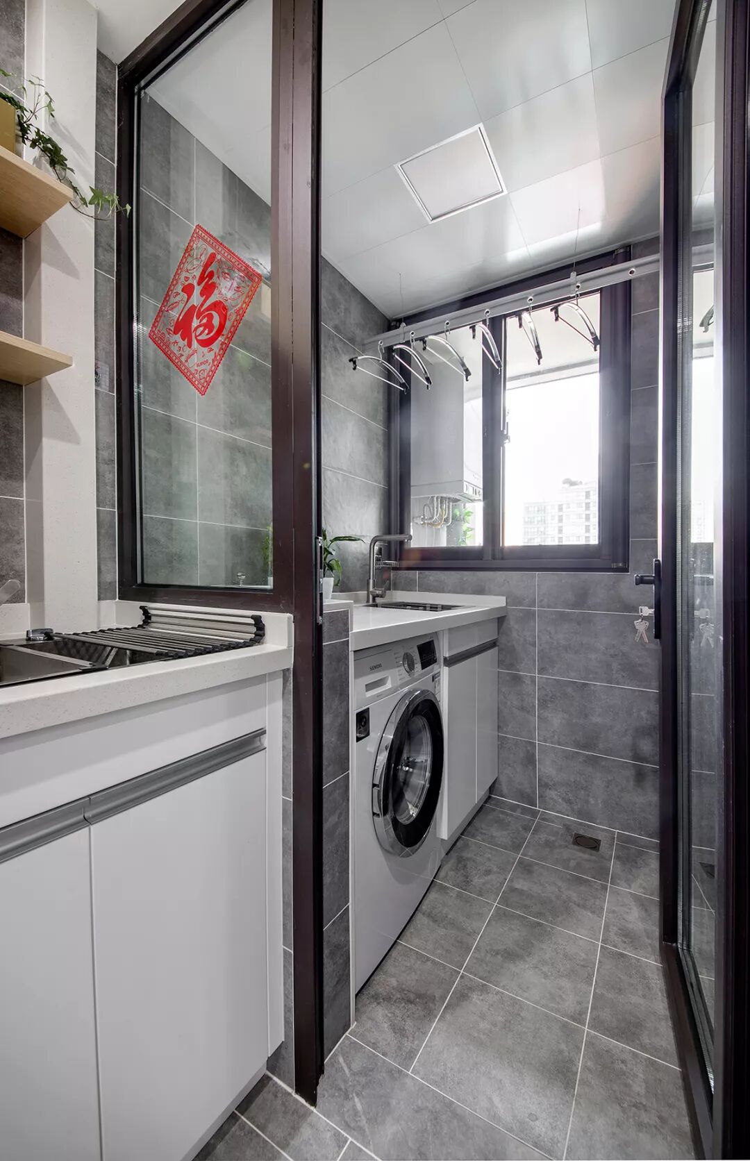 74平的北欧风小户型，全屋刷成灰色，还蛮不错的！