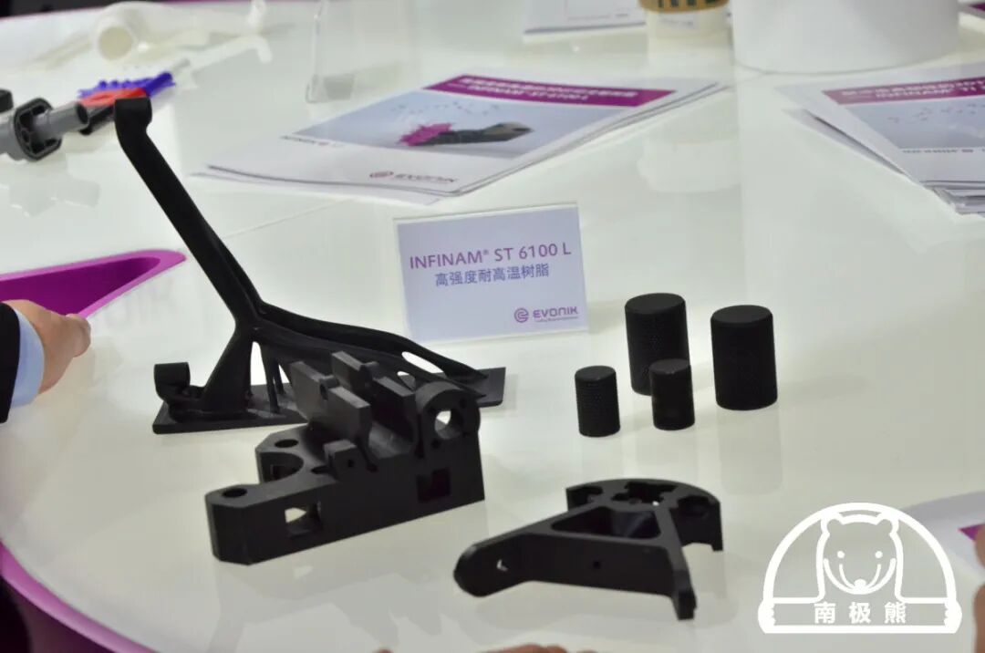赢创高性能3D打印材料：新款光敏树脂、聚醚醚酮丝材亮相2021亚洲TCT的图3