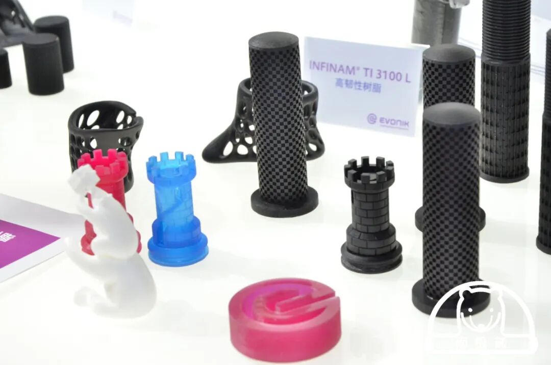 赢创高性能3D打印材料：新款光敏树脂、聚醚醚酮丝材亮相2021亚洲TCT的图2