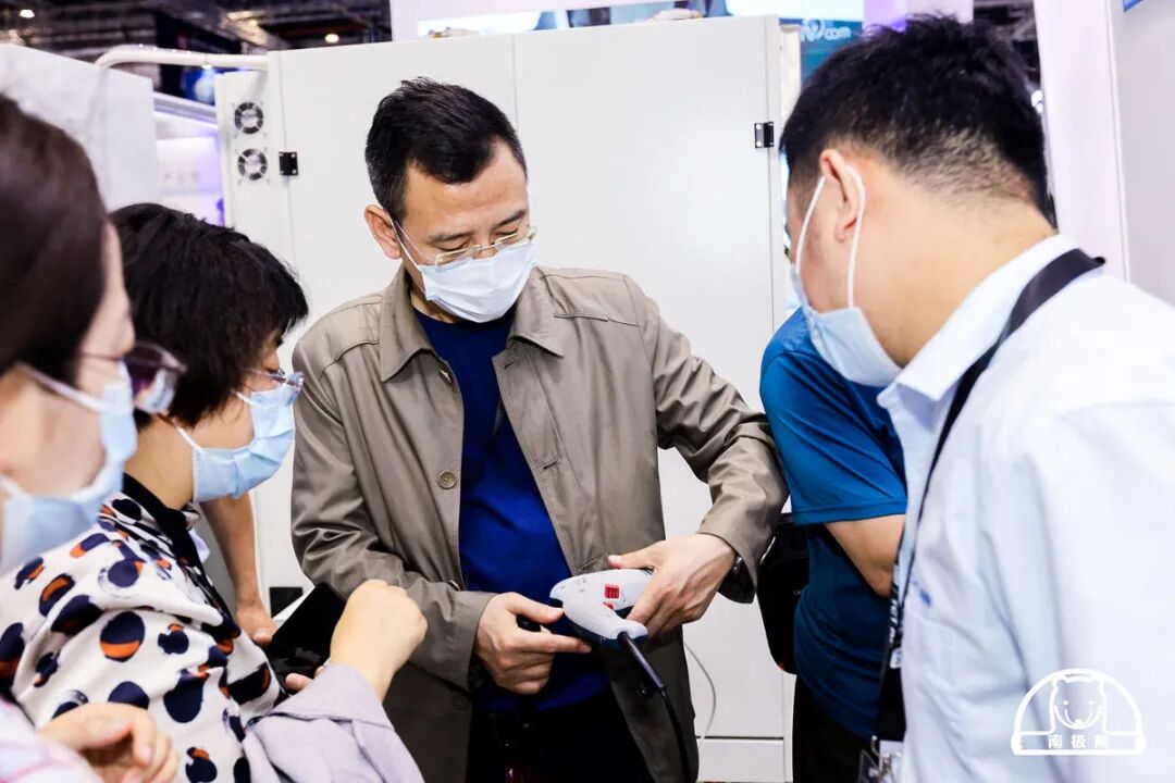 盈普携小型超高温、双激光SLS 3D打印机亮相TCT的图12