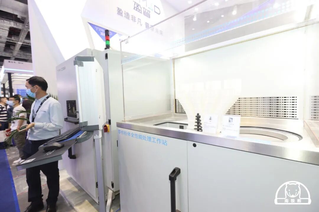 盈普携小型超高温、双激光SLS 3D打印机亮相TCT的图2