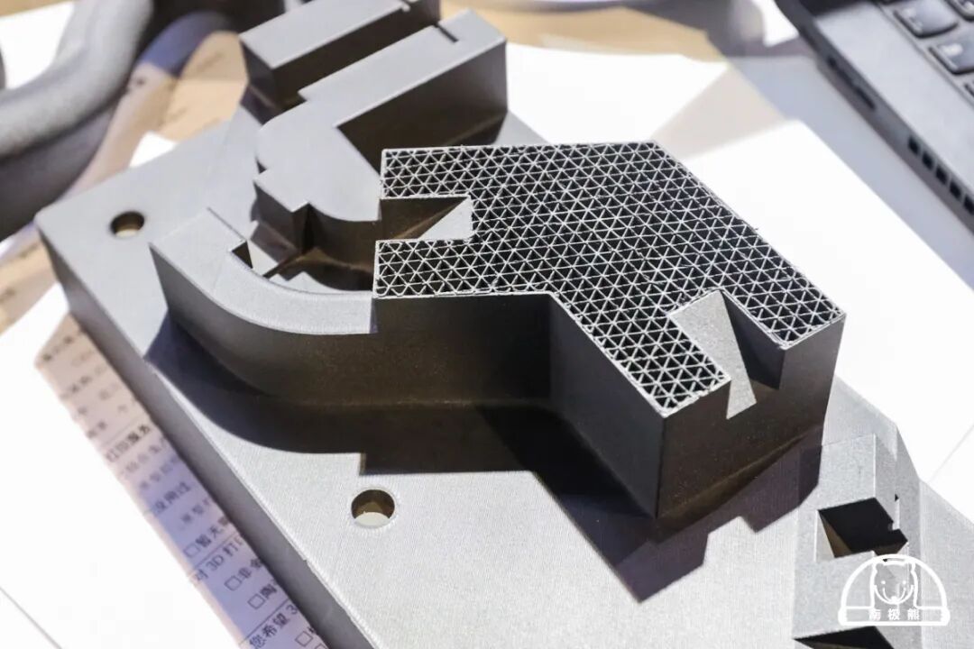 不到10万元，Markforged发布连续纤维增强3D打印机Onyx pro的图10