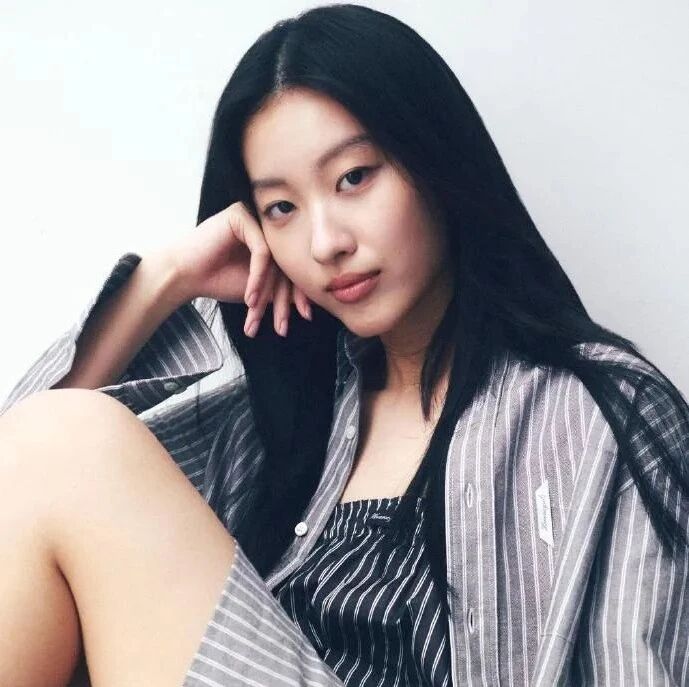 陈奕迅女儿官宣出道,21岁腿长1米1,不愧是身价10亿养出来的娃