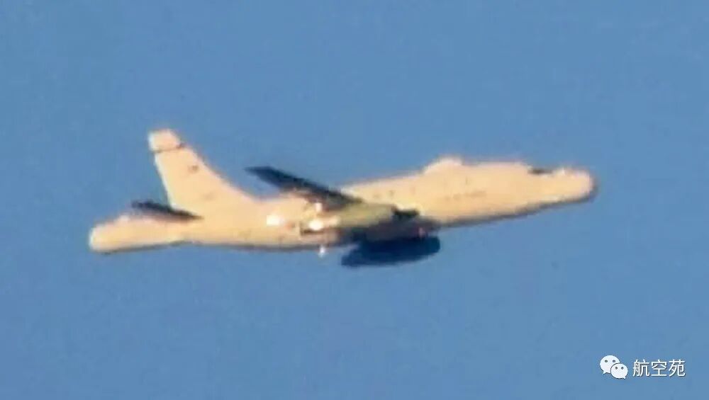 一架“不务正业”的波音737：不去载客，却天天围着隐身飞机转的图1