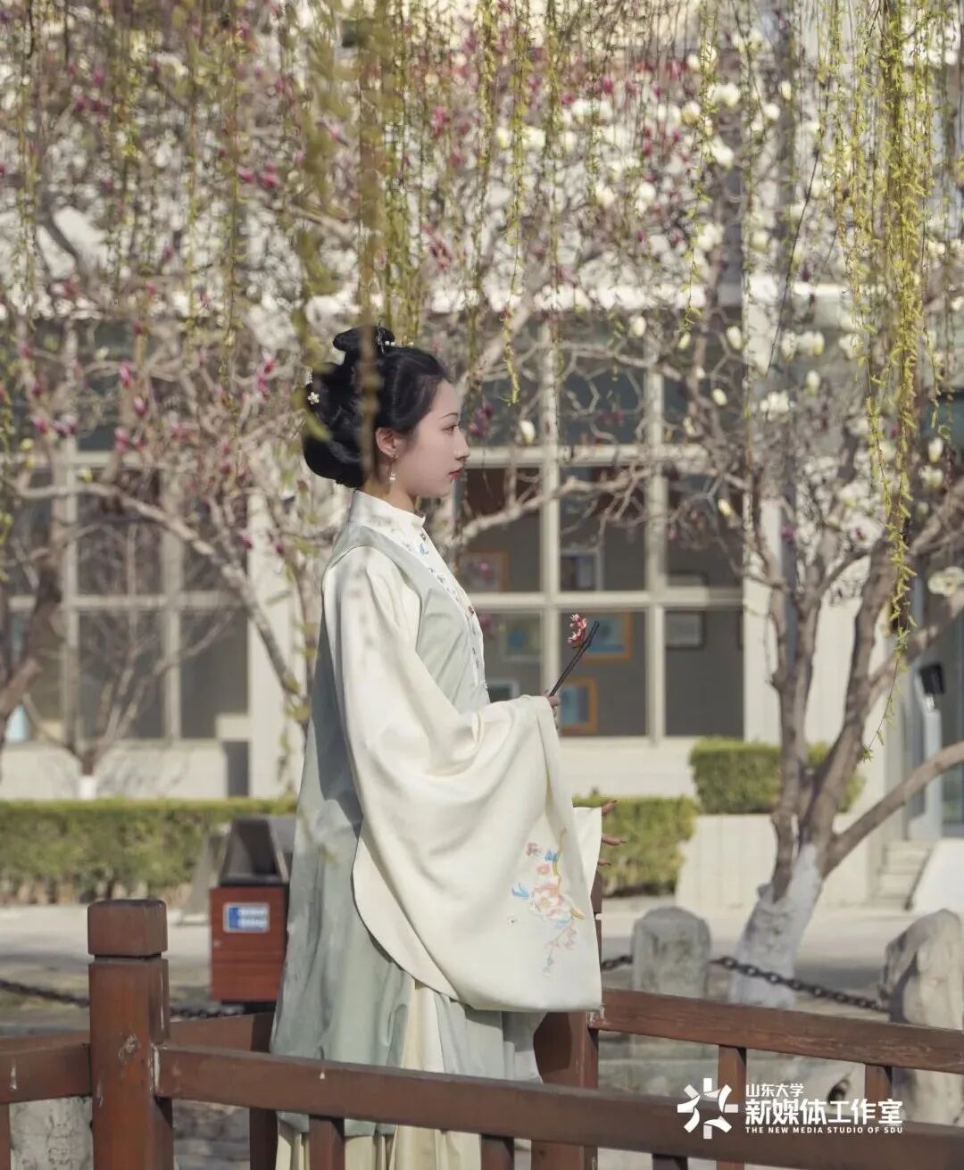 站上中国诗词大会的舞台她是姜艺