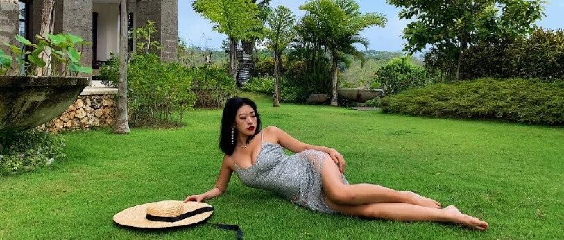 99年海外辣妹比基尼照吸粉无数，34D+98cm蜜桃臀上演极致的美...