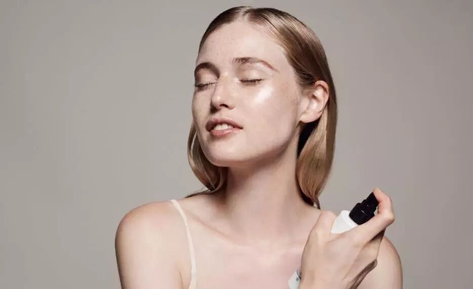 定妆喷雾的正确使用方法_喷雾定妆正确方法使用顺序_喷雾定妆水使用方法