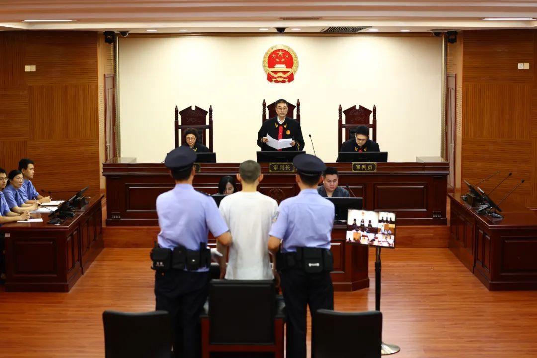 吴谢宇案二审公开宣判：驳回上诉，维持死刑判决