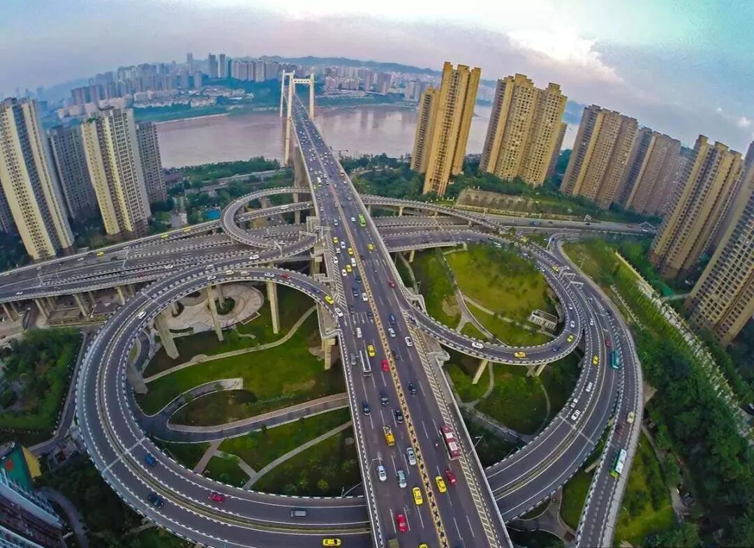 1 重庆被誉为是一座_______的城市. a.3d立体魔幻大都市 c.