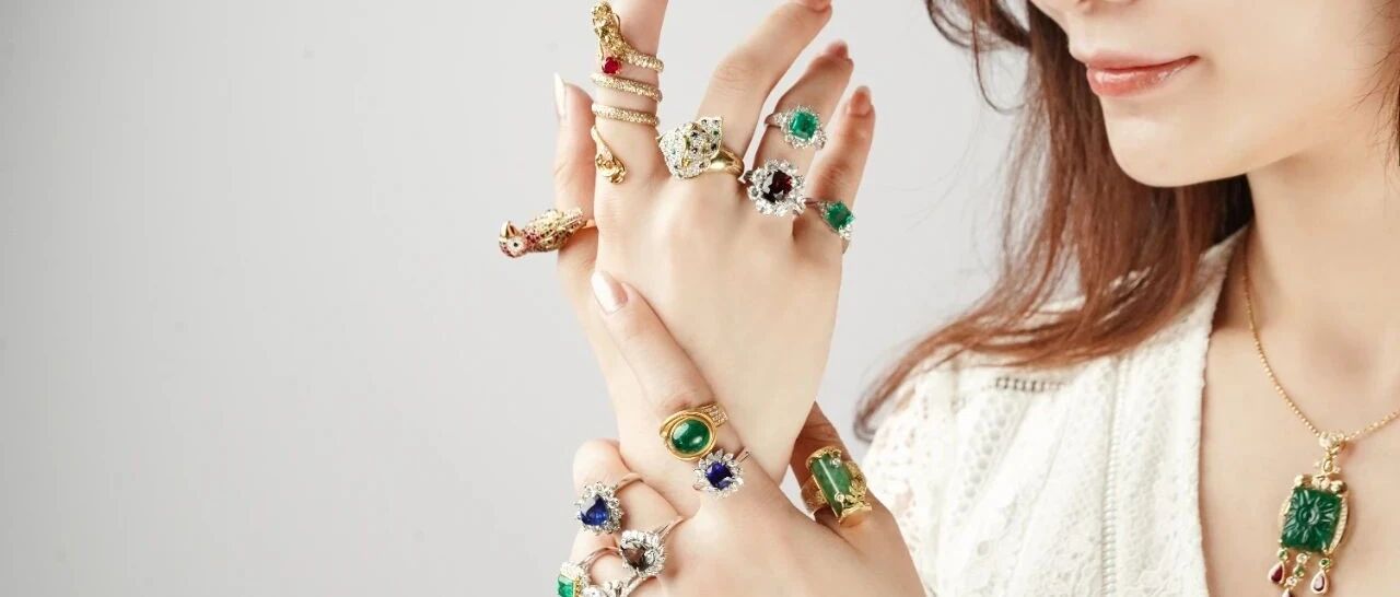 在狮山路“悄悄”开了8年的神仙珠宝店，现在买钻戒送高定婚纱了！