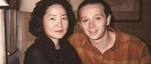 邓丽君猝死,未婚夫阻止尸检,25年后钟南山揭开真相.....