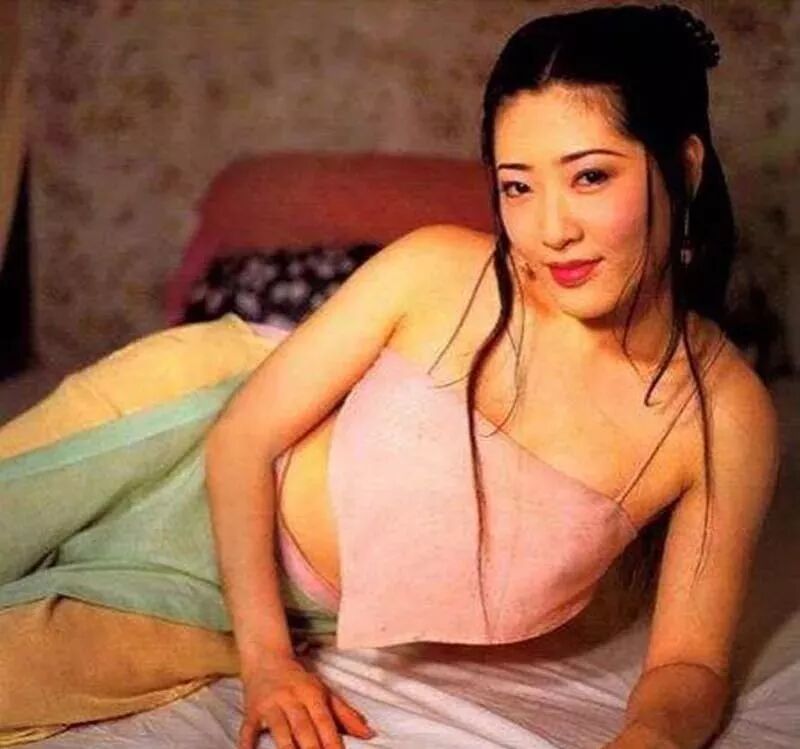 1995年,只有19岁的杨思敏对观众很熟悉,因为他在电视剧中扮演了潘金莲