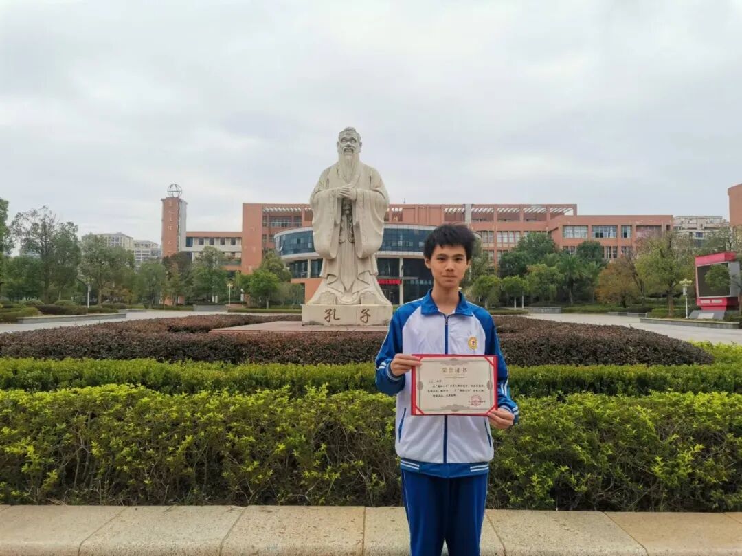 信丰二中2024年10月"感动二中"校园人物评选结果出炉!