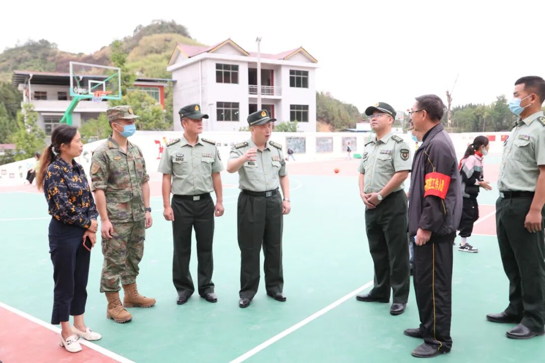 沈明军通过实地调研,听取汇报等方式,对镇人武部三