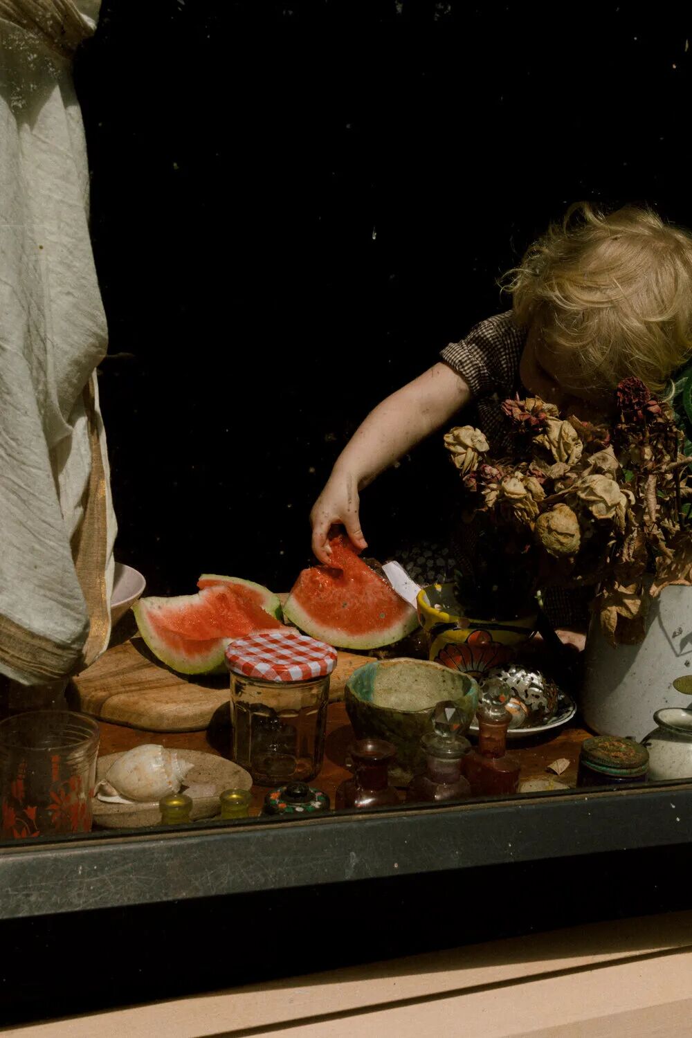 我了解过关于生命的哀伤，总是静默的，漫长的