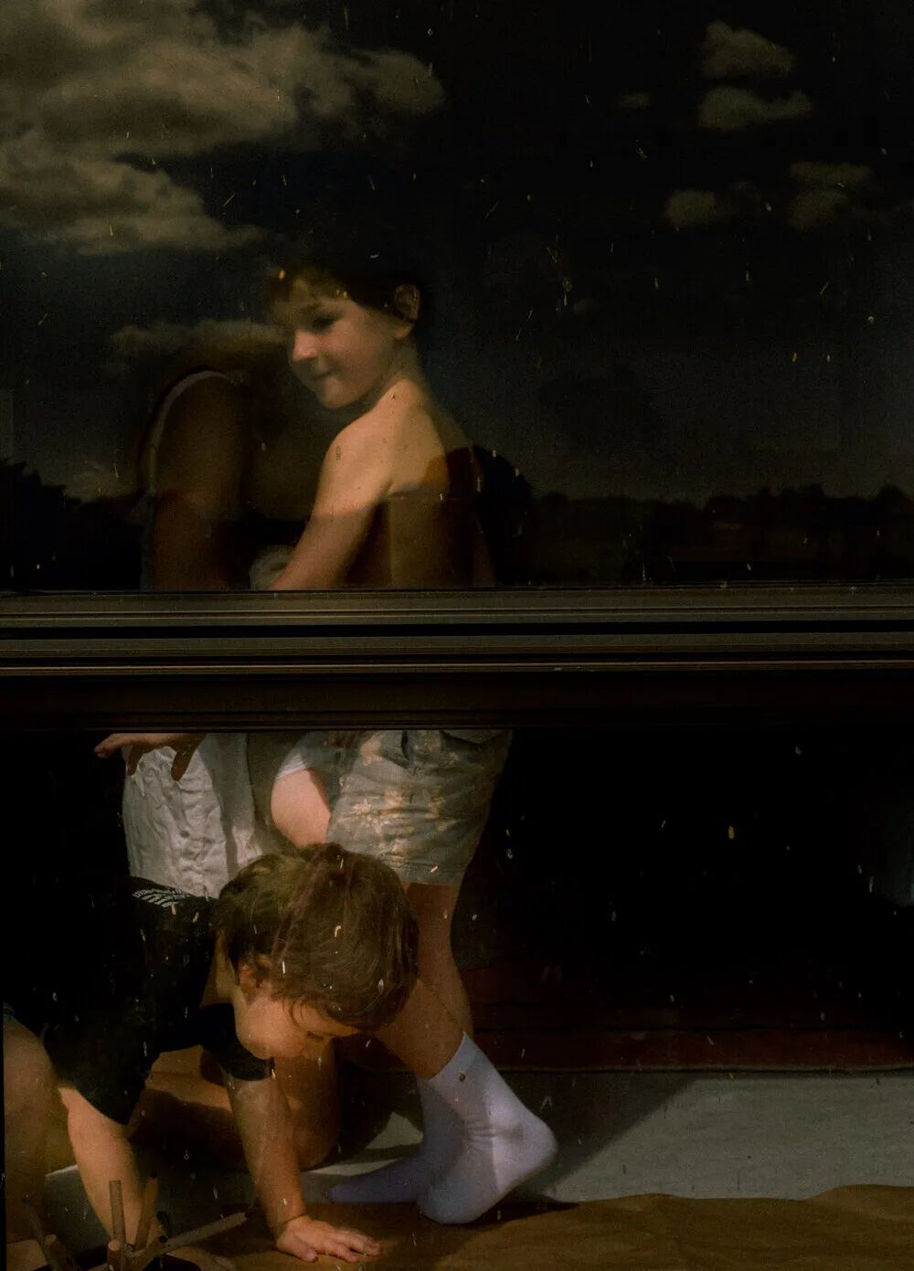 我了解过关于生命的哀伤，总是静默的，漫长的