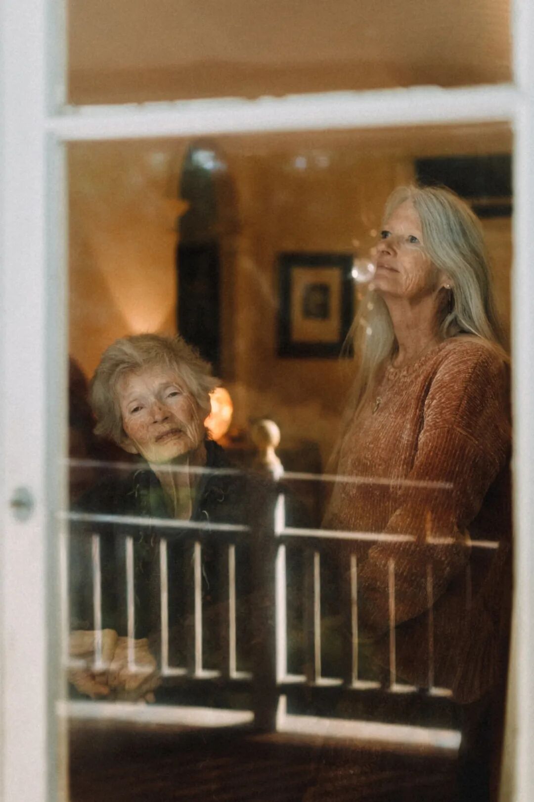 我了解过关于生命的哀伤，总是静默的，漫长的