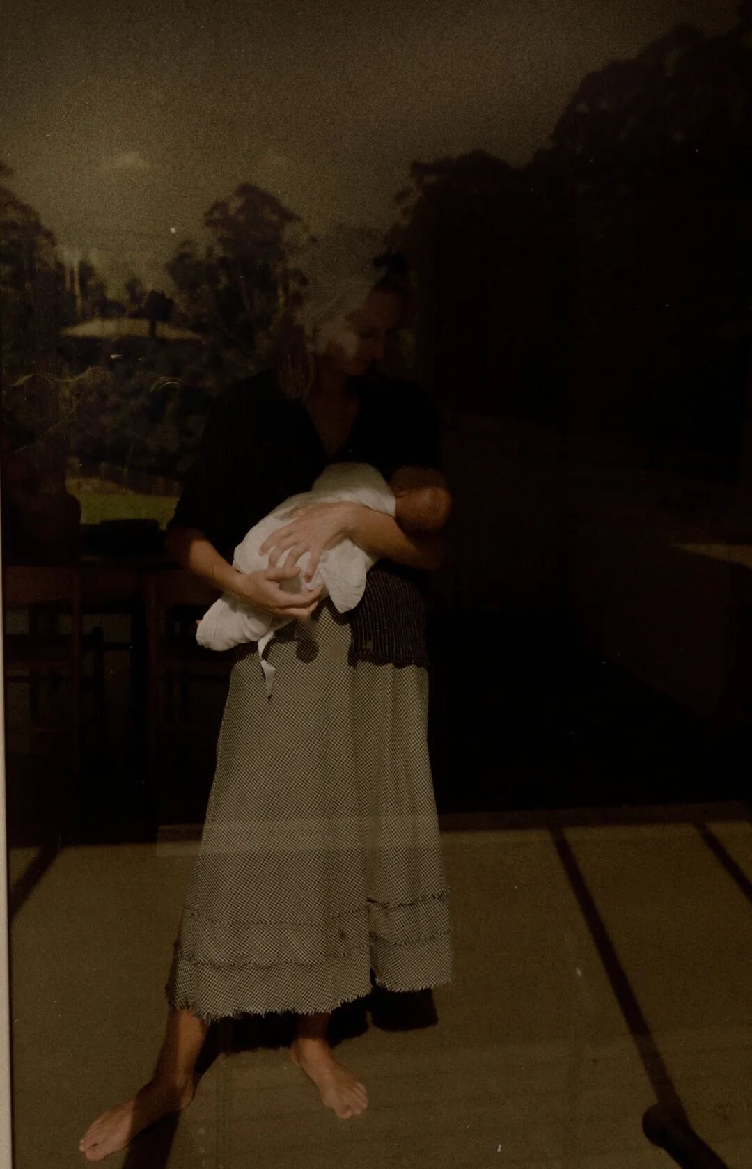 我了解过关于生命的哀伤，总是静默的，漫长的