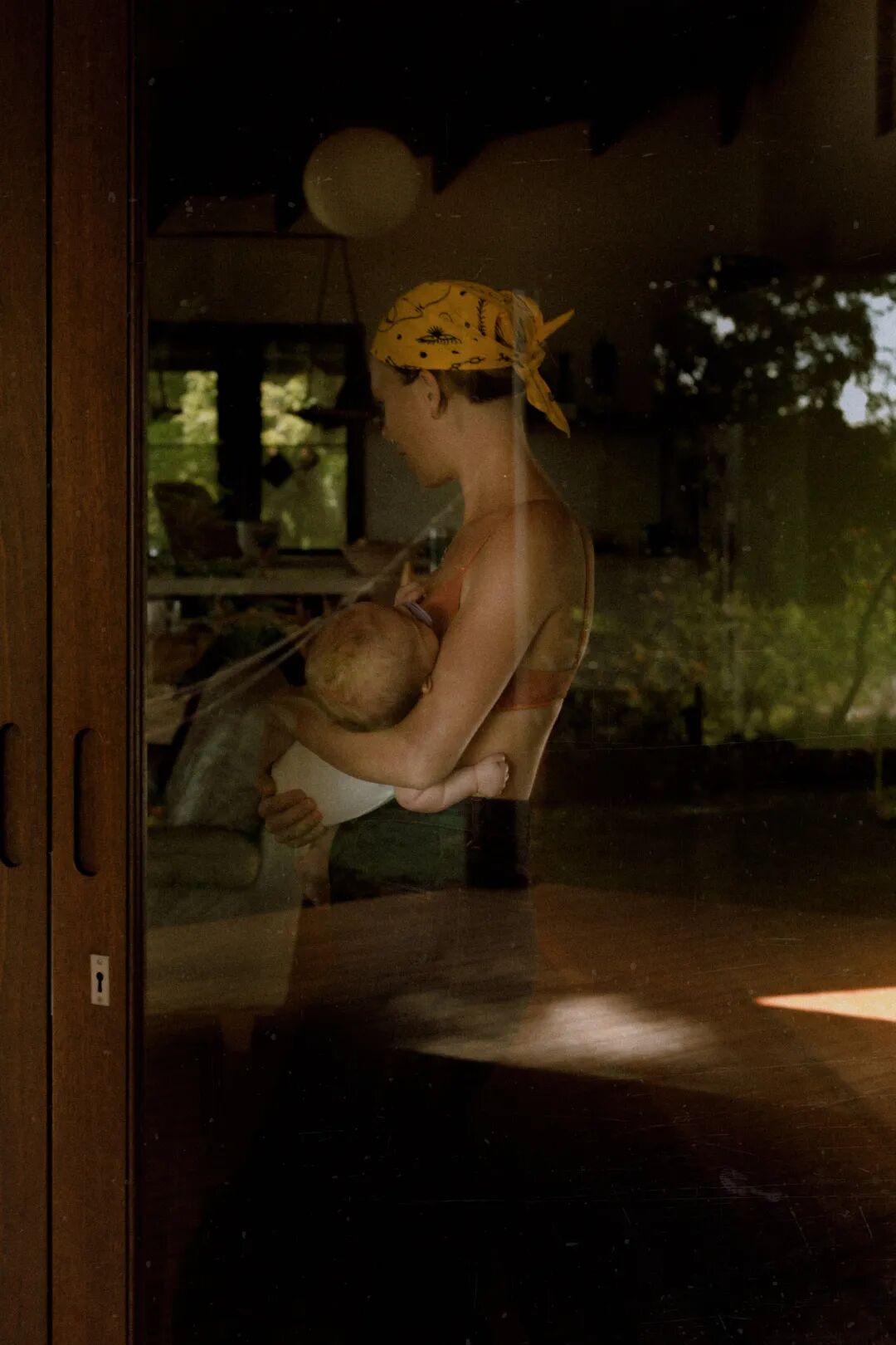 我了解过关于生命的哀伤，总是静默的，漫长的