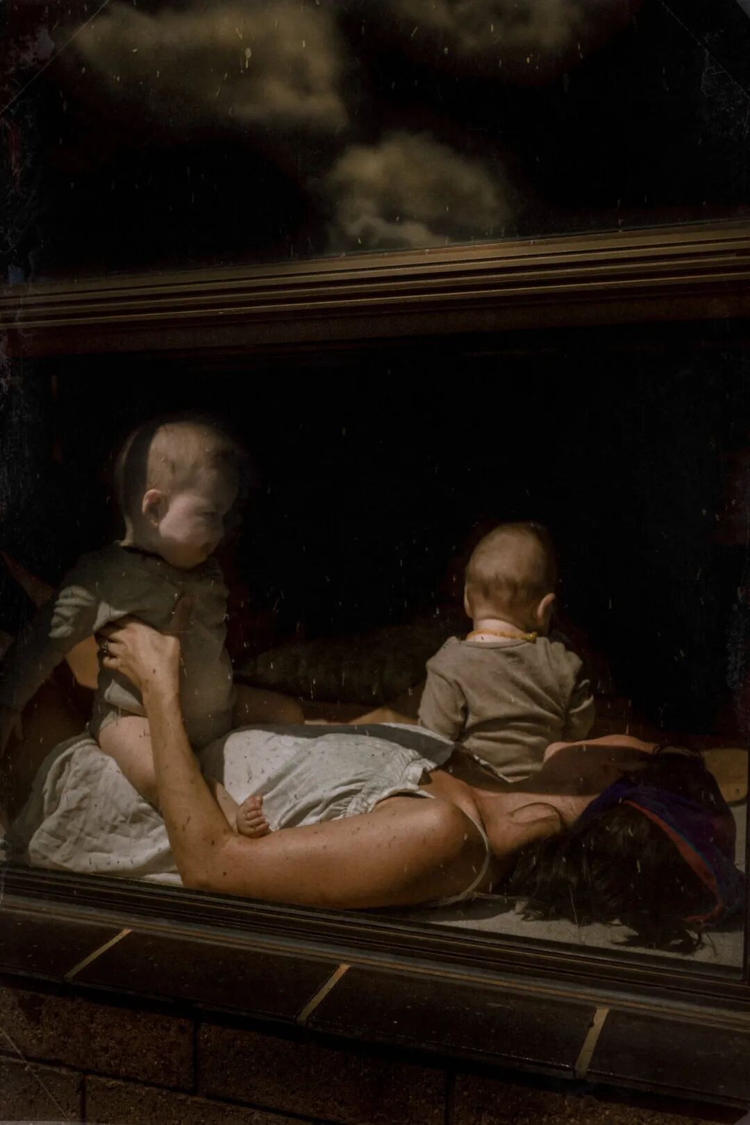 我了解过关于生命的哀伤，总是静默的，漫长的