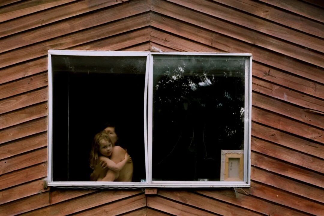 我了解过关于生命的哀伤，总是静默的，漫长的