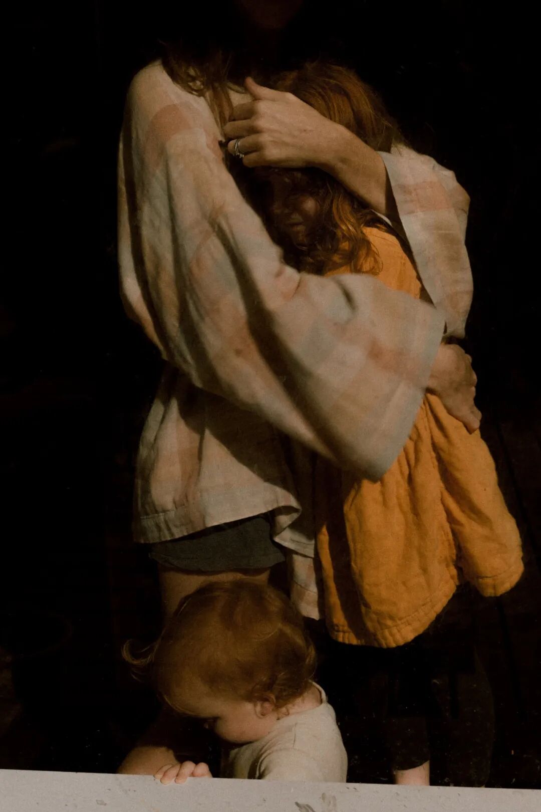 我了解过关于生命的哀伤，总是静默的，漫长的