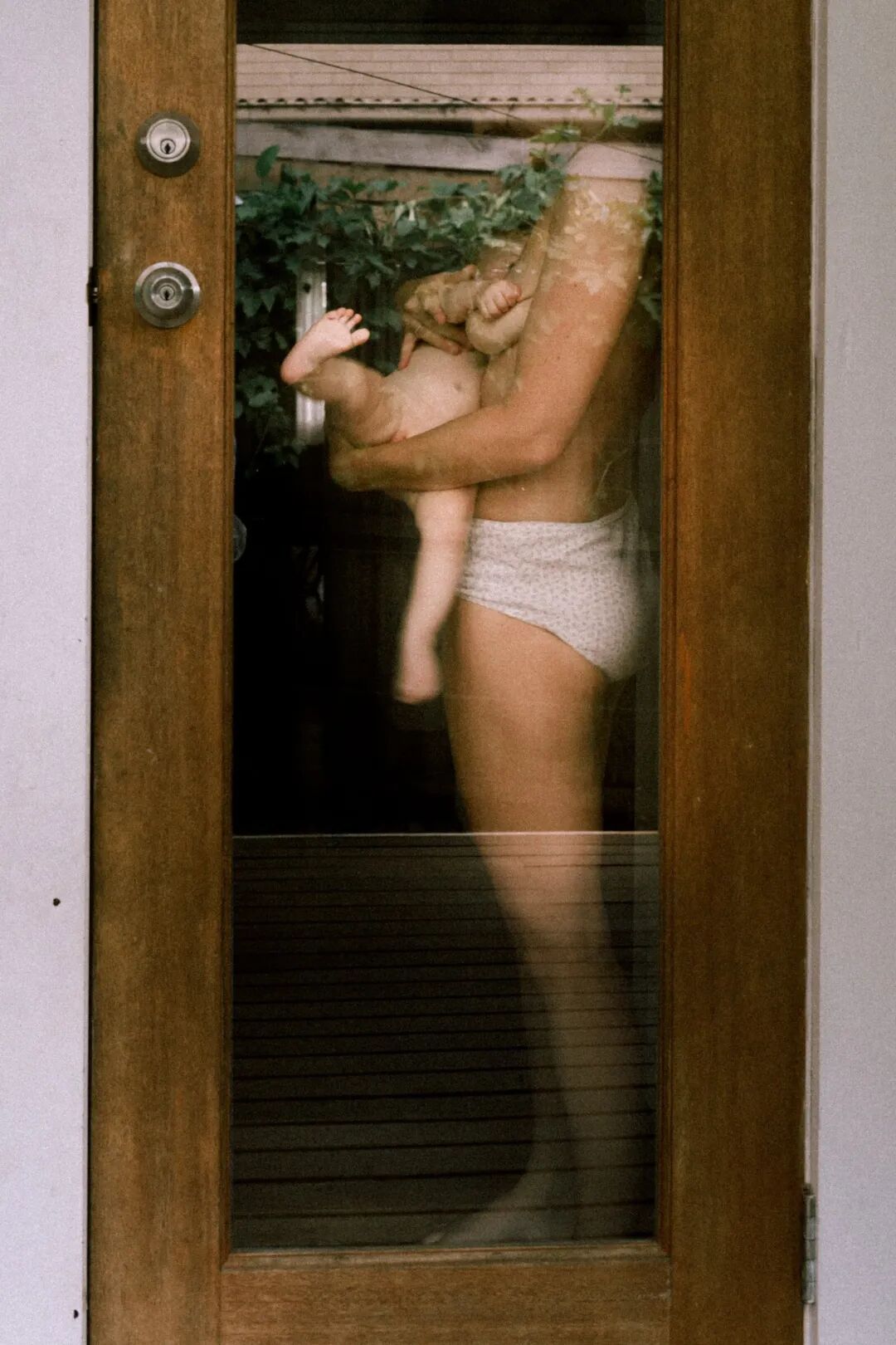 我了解过关于生命的哀伤，总是静默的，漫长的