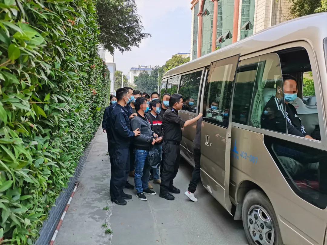 湖南警方远征中缅边境,逮捕10名偷渡缅甸人员