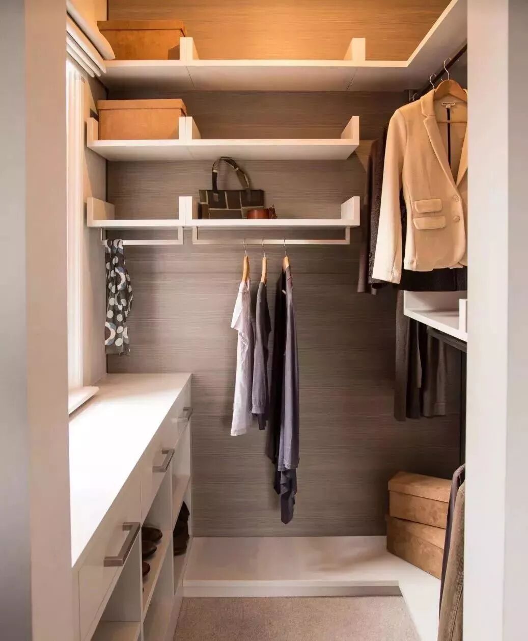 可望不可及的衣帽间，只需2m²就能装下