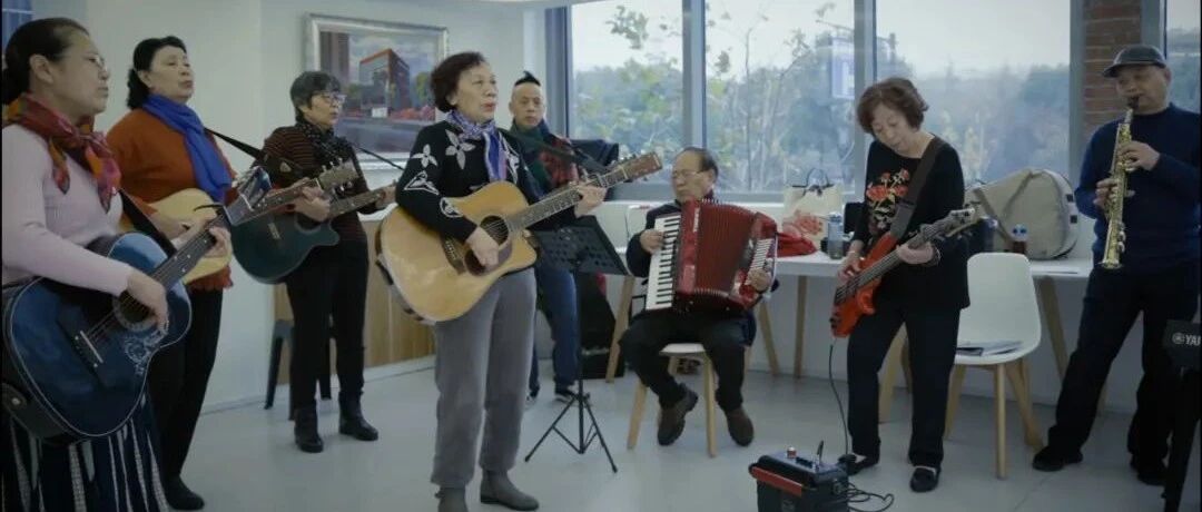 78岁出新歌拍MV的人生你敢想吗？杭州这位摇滚奶奶上了央视后又给老年人写了一首歌…