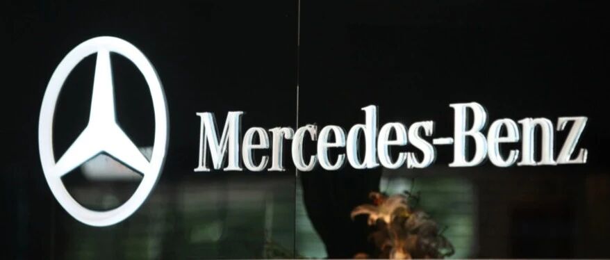 奔驰汽车金融因侵害消费者权益被银保监会通报，宣传模糊贷款和租赁购车产品提供方、过度索取消费者信息授权