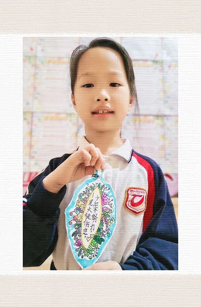 孩子们用自己喜欢的方式制作书签,既充满乐趣,又能够把书签带在身边