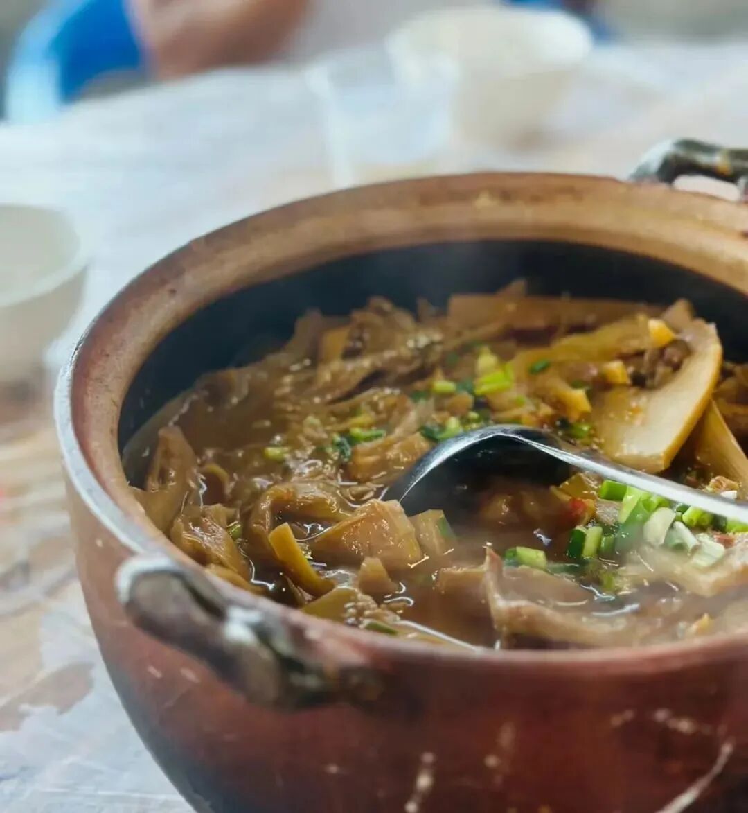 酸笋鸭脚煲