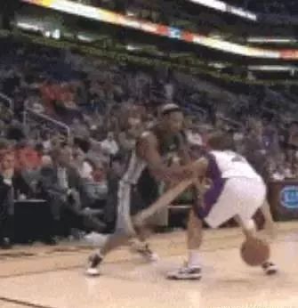 NBA球員有多「記仇」？科比被斷奔28米追帽，喬丹對穆大叔搖手指 運動 第6張