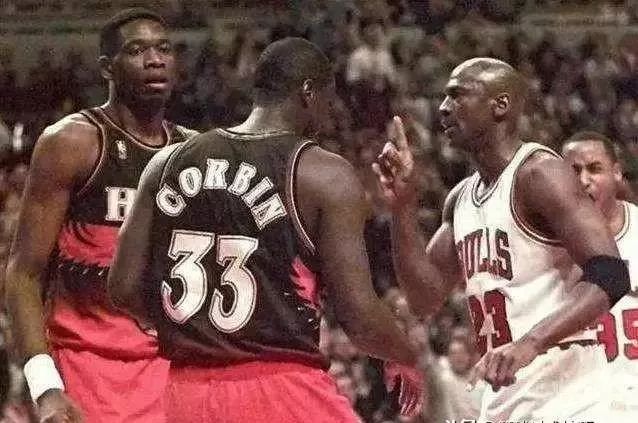 NBA球員有多「記仇」？科比被斷奔28米追帽，喬丹對穆大叔搖手指 未分類 第5張