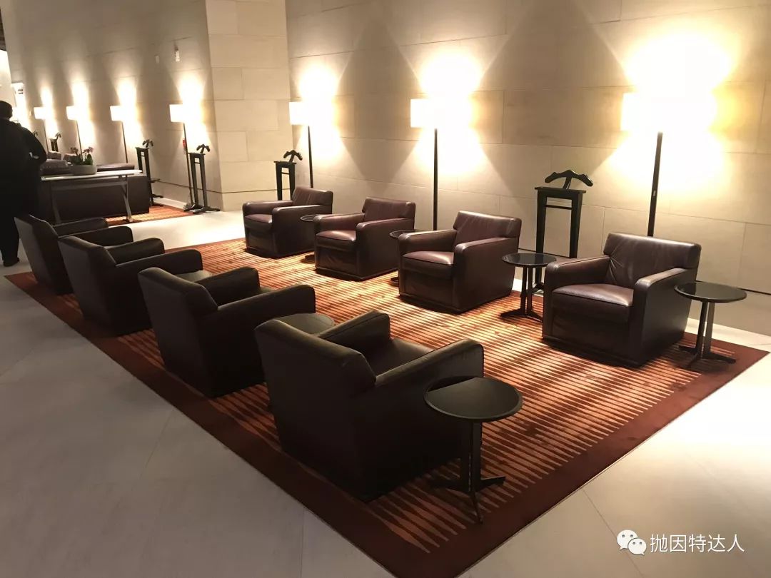 《当机场休息室被打造成宏伟的艺术殿堂 - 卡航多哈Al Safwa头等舱休息室体验报告》