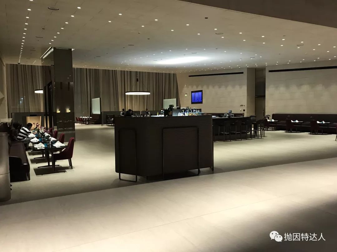《当机场休息室被打造成宏伟的艺术殿堂 - 卡航多哈Al Safwa头等舱休息室体验报告》