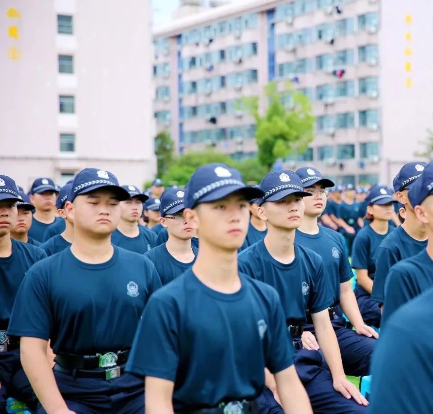 武汉警官职业学院校服图片